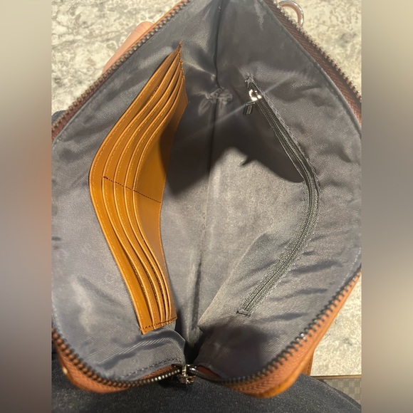 S-Q Vegan Leather Crossbody Bag with Wristlet Strap - Picture 5 of 5